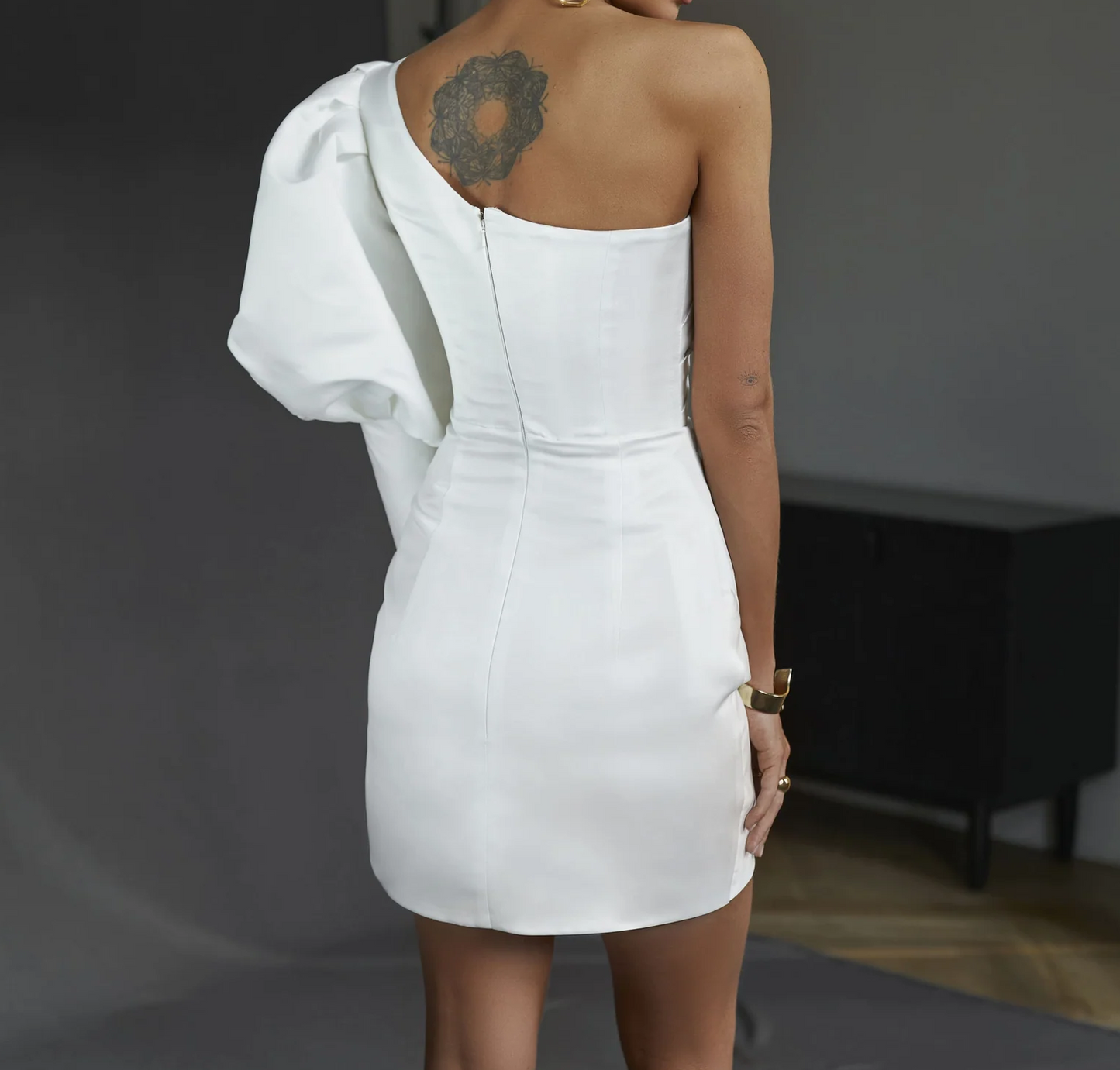 WD0154 Chic White V-Neck Cape Sleeve Mermaid Wedding Dress with Train