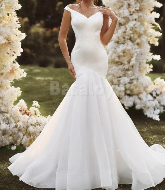WD0039 Graceful White V-Neck Mermaid Pleats Wedding Dress with Train