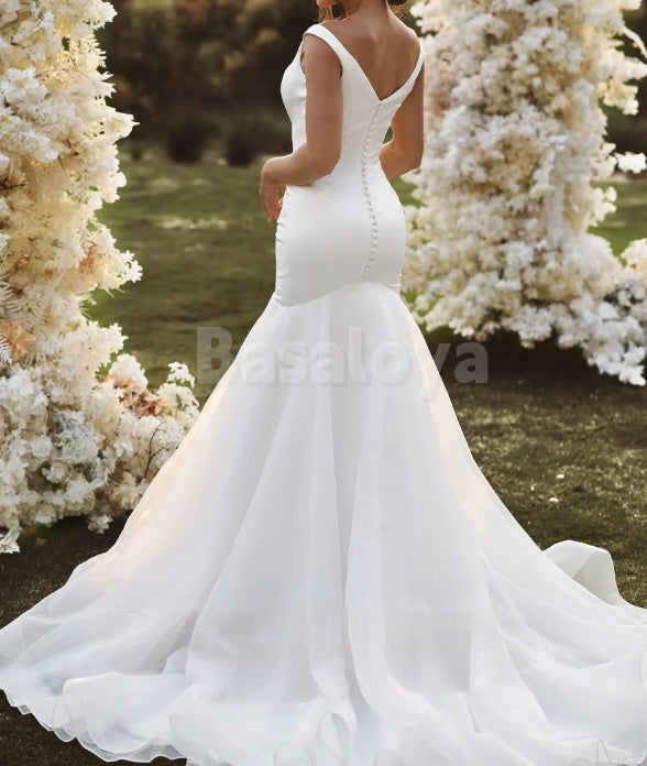 WD0039 Graceful White V-Neck Mermaid Pleats Wedding Dress with Train