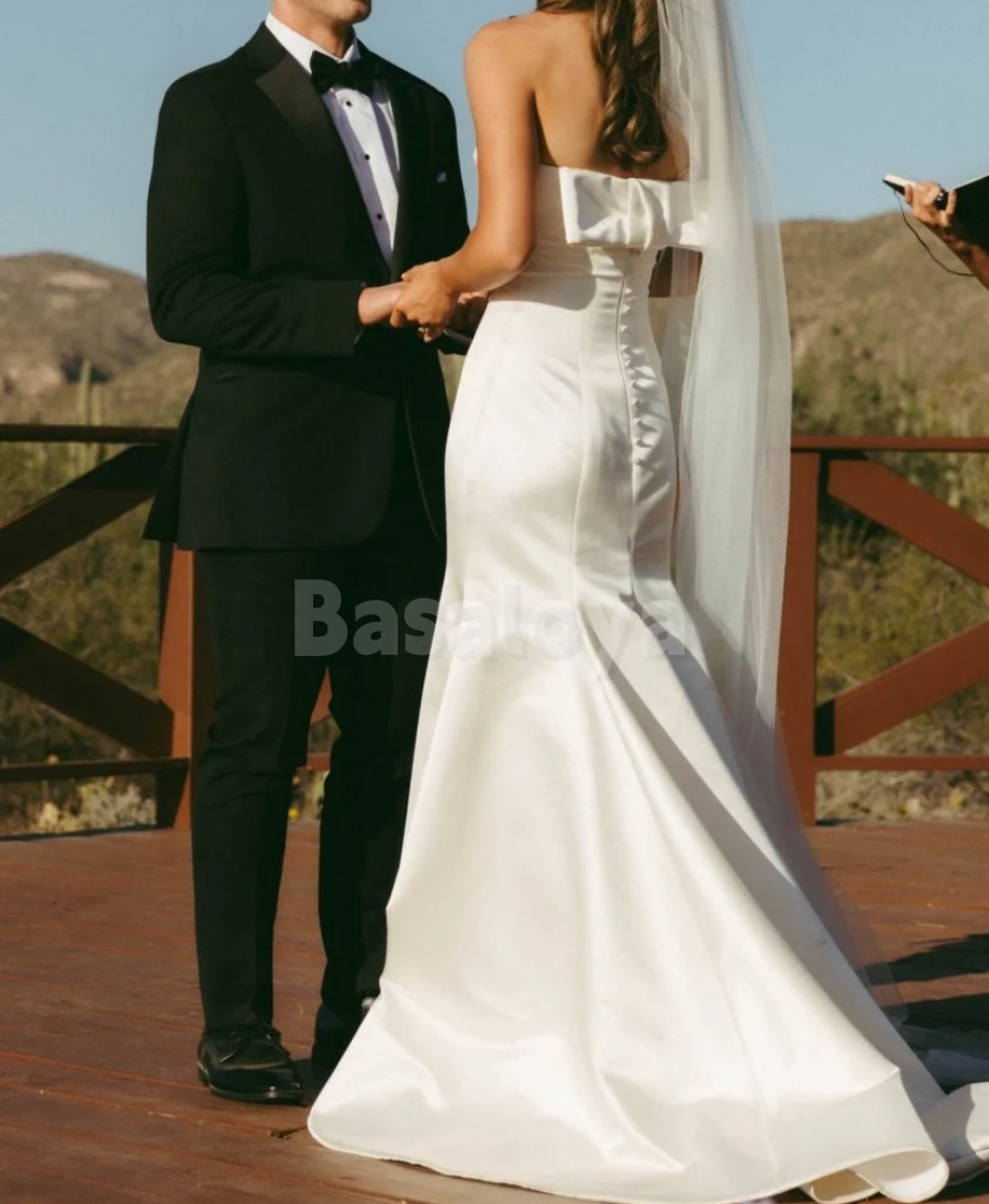 WD0081 Elegant Bow White Strapless Mermaid Wedding Dress with Train