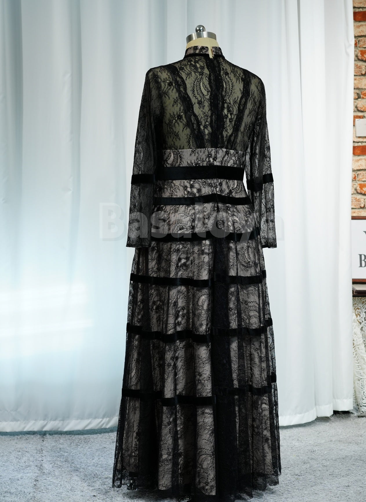ED0117 Elegant Black Long Sleeves A-Line Evening Prom Dress with Applique
