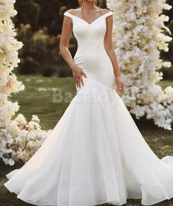 WD0039 Graceful White V-Neck Mermaid Pleats Wedding Dress with Train