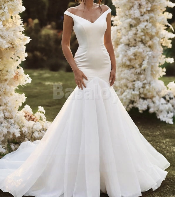 WD0039 Graceful White V-Neck Mermaid Pleats Wedding Dress with Train