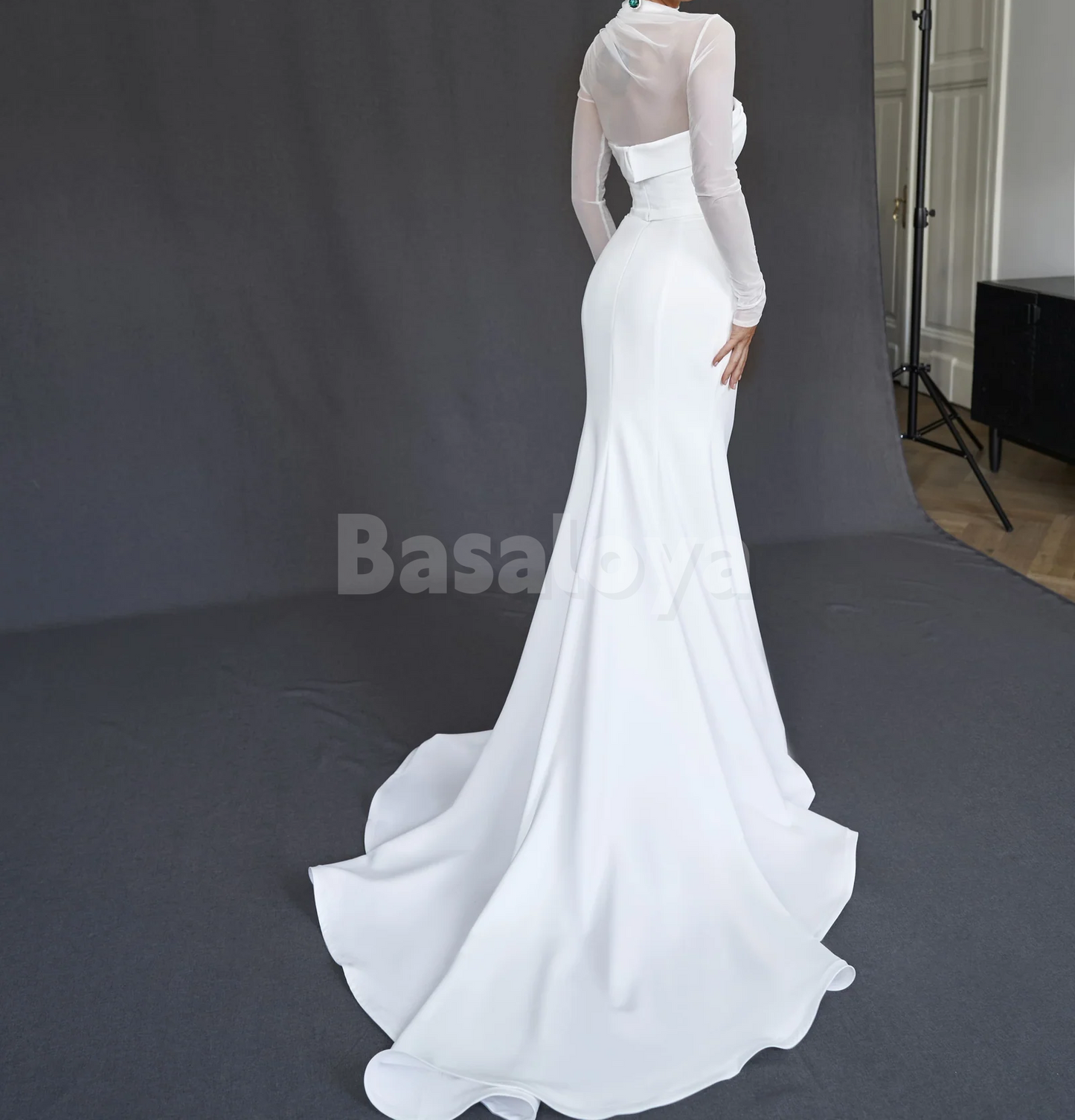 WD0165 Classic White Long Sleeves Mermaid Bridal Wedding Dress with Train