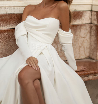 WD0022 Classic Long Sleeves Sweetheart A-line Pleats Wedding Dress with Slit