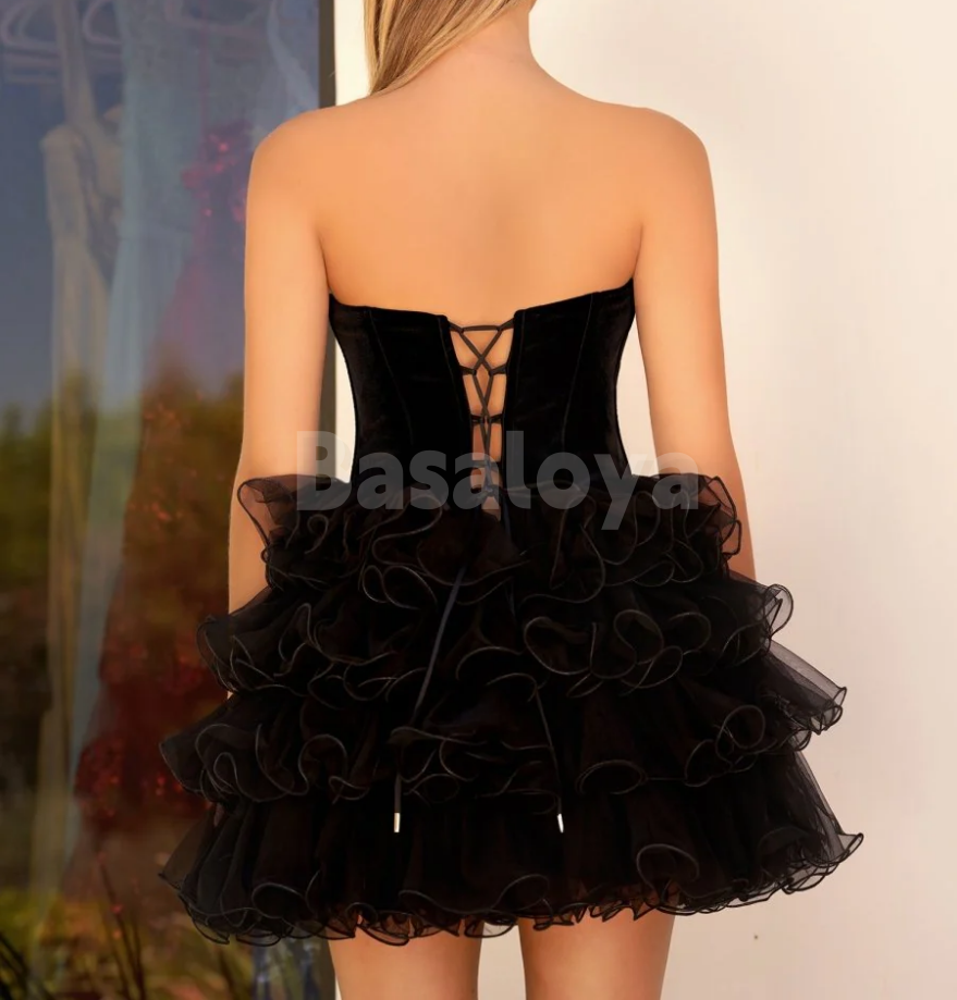 HM0106 Classic Black Sweetheart A-Line Tiered Mini Homecoming Gowns