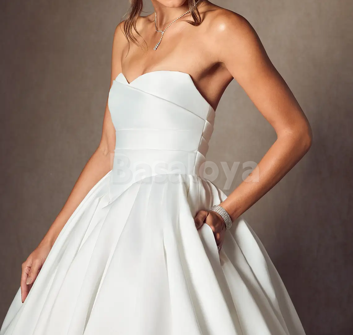 WD0087 Classic White Sweetheart A-Line Pleats Wedding Gown with Pockets
