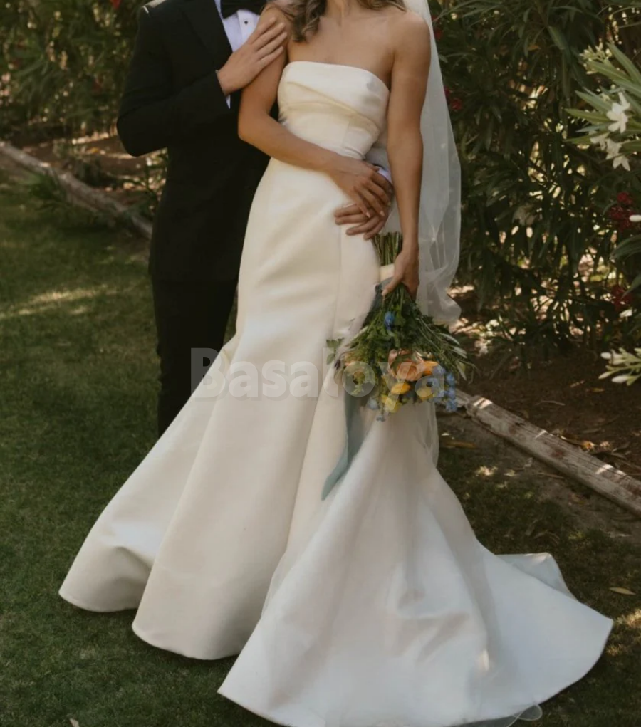 WD0081 Elegant Bow White Strapless Mermaid Wedding Dress with Train