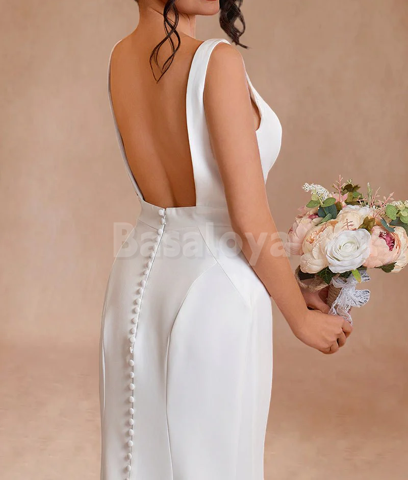WD0084 Elegant White V-Neck Mermaid Backless Wedding Dress with Train