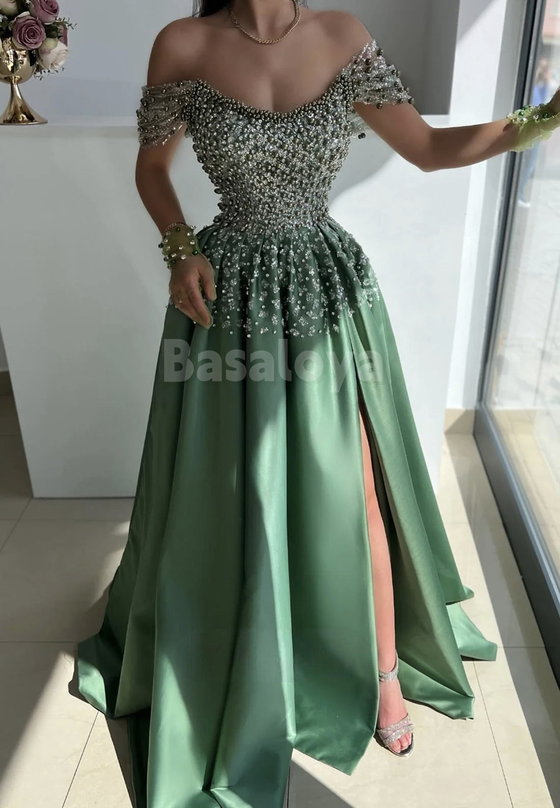 ED0100 Luxury Green Off-Shoulder A-Line Side Slit Evening Dress with Beaded