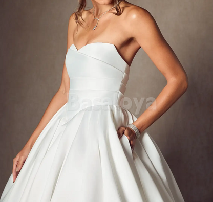 WD0087 Classic White Sweetheart A-Line Pleats Wedding Gown with Pockets