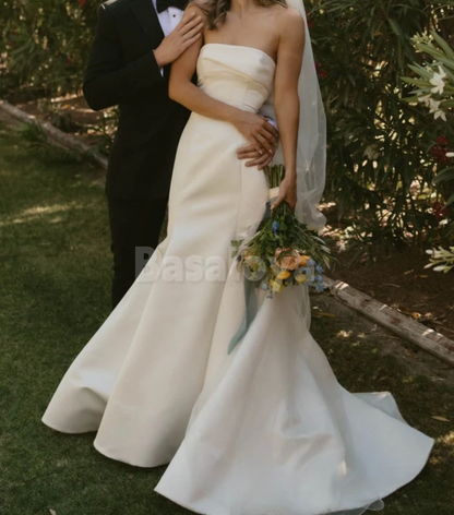 WD0081 Elegant Bow White Strapless Mermaid Wedding Dress with Train