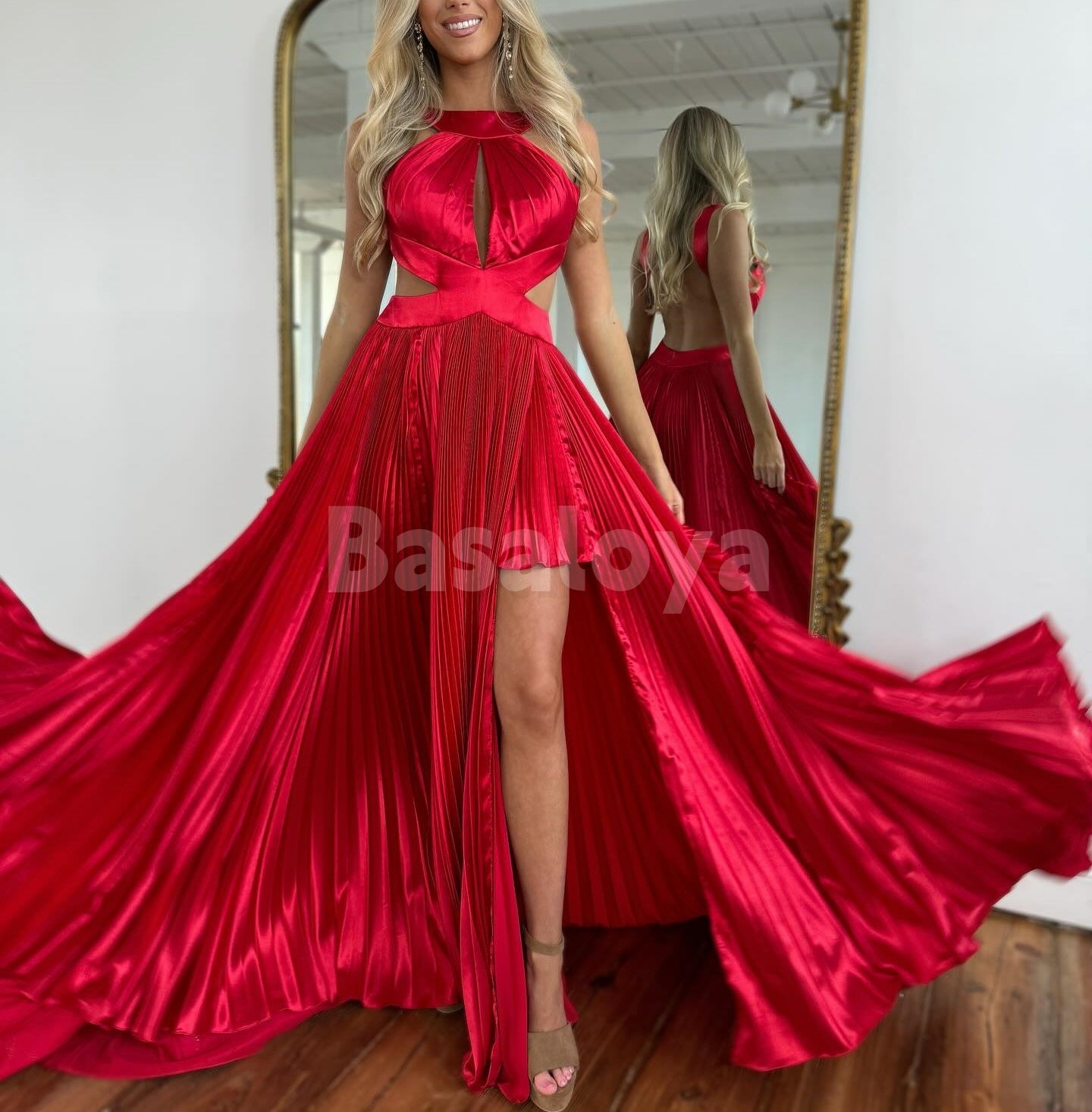 SP0329 Elegant Red Halter Neck A-Line Pletas Backless Prom Dress with Slit